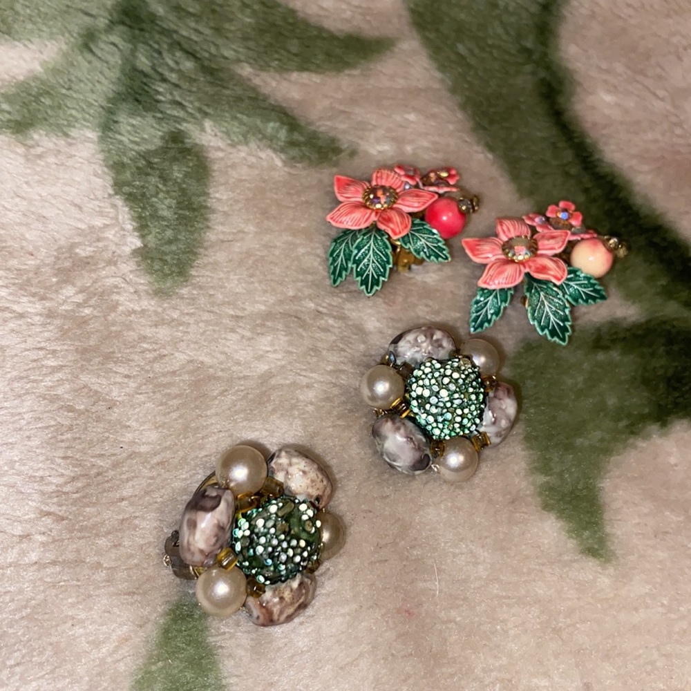 Two pair vintage clip earrings (CO) - Picture 12 of 12